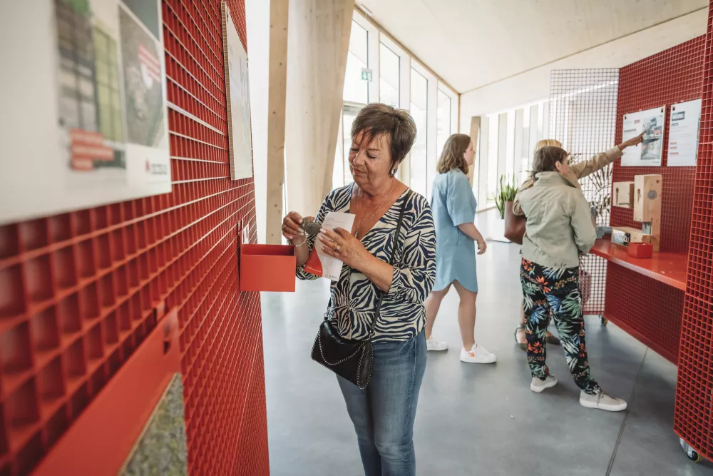 Bezoeker expo circulair bouwen